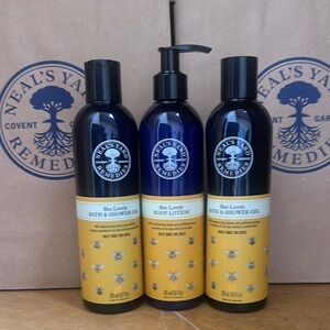 Neal‘s Yard Bee Lovely set: 2 bath & shower gels, 1 body lotion NEW
